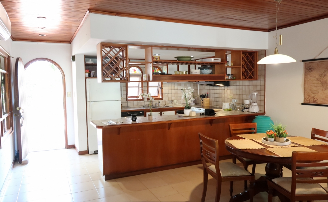 Condo entrance
Kitchen
Dining area