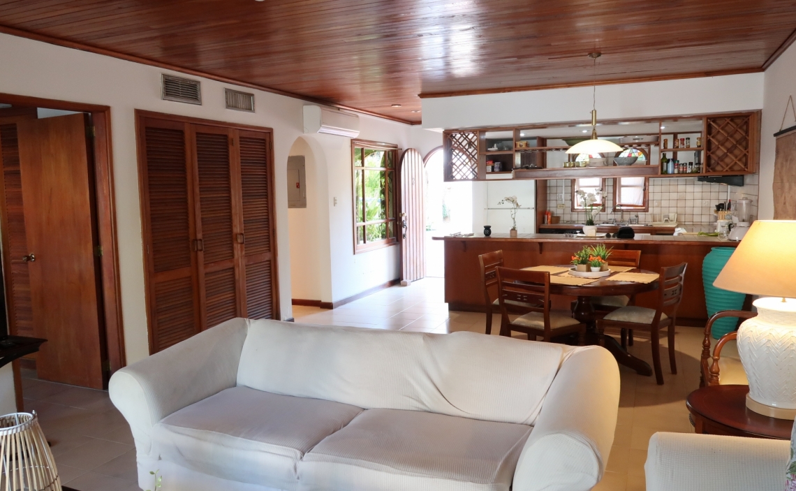 Living
Dining
Kitchen
