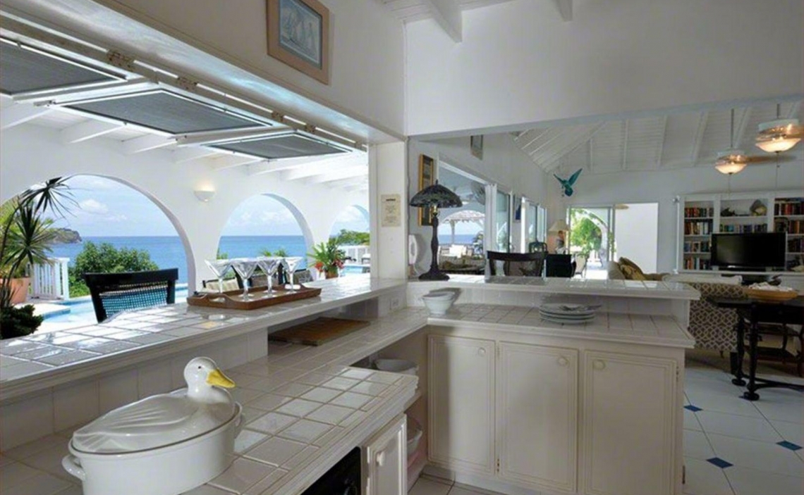Kitchen, pool bar