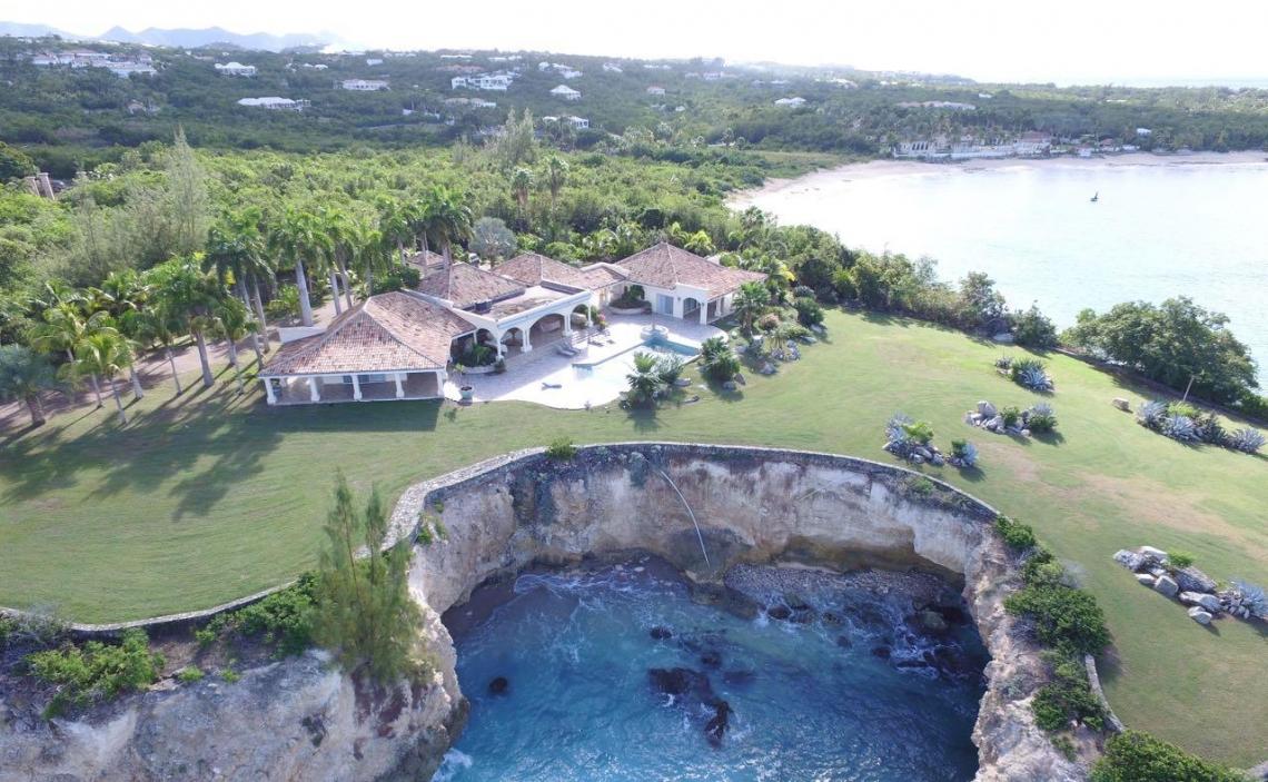 Luxury Waterfront Homes 